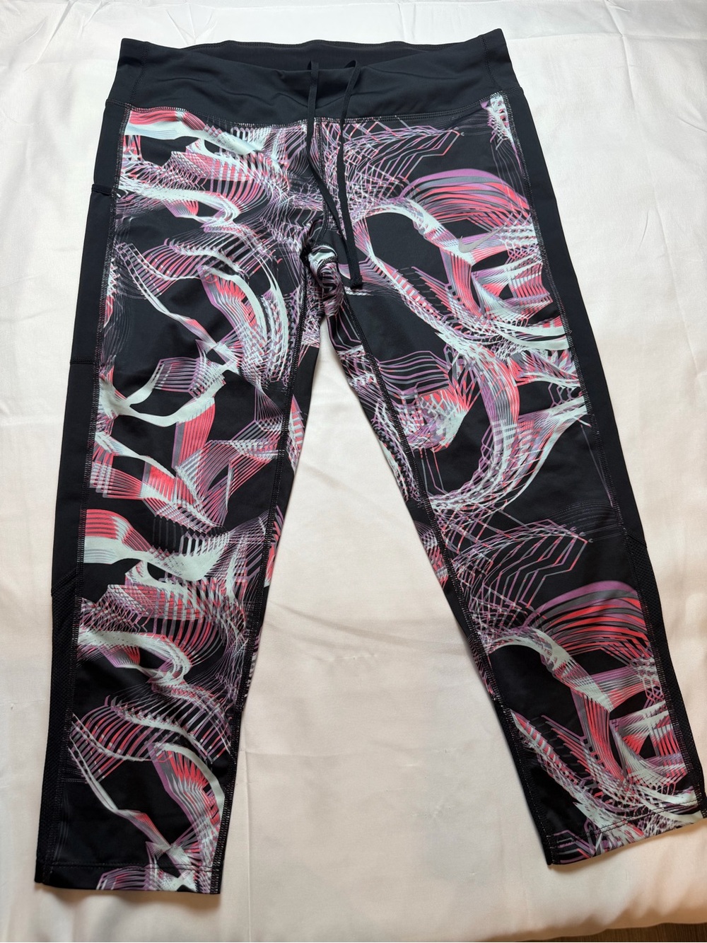 Nike Dri-fit Women’s Printed Crop Running Leggings Mesh Panels Zip/side pocket